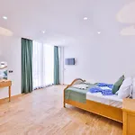 וילה Maksi 1 קס