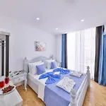 וילה Maksi 1 *